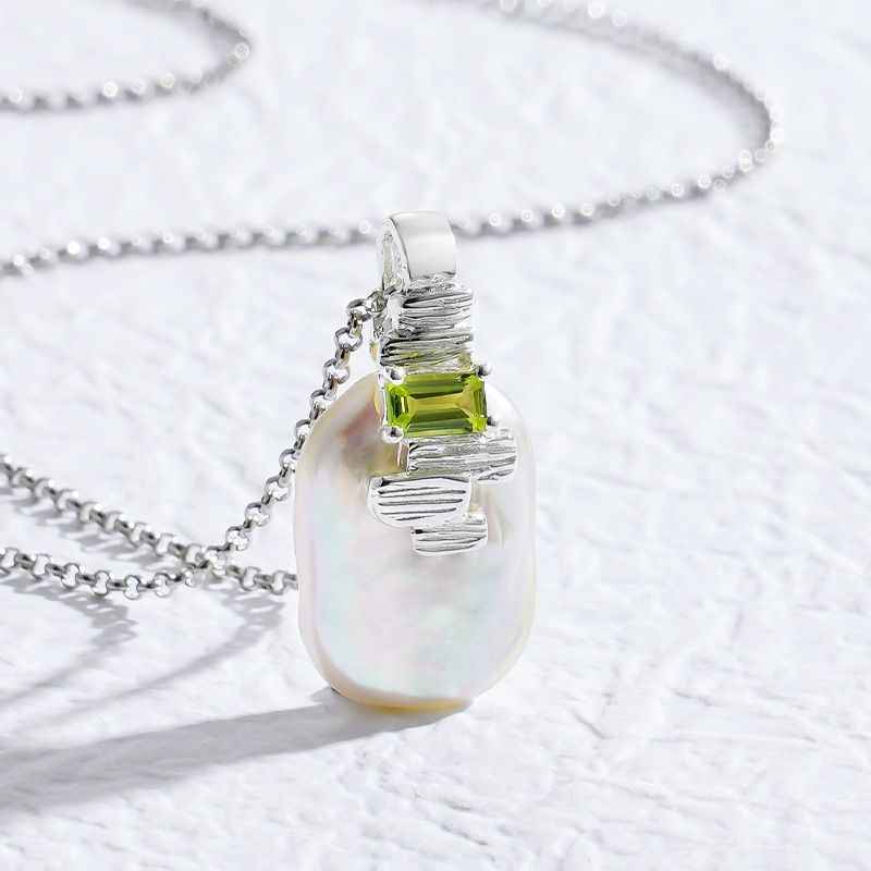 Pearl and Peridot Pendant Necklace